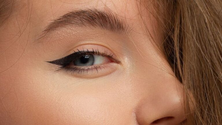 8 Easy Steps to Mastering Winged Eyeliner