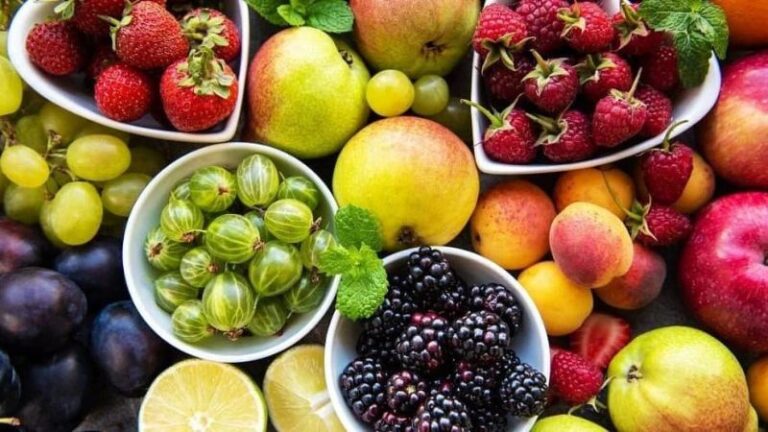 8 SUMMER FRUITS TO BUY IN SEASON THIS YEAR