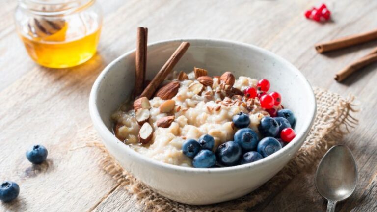 8 Ways To Make A Bowl Of Plain Oatmeal Taste So Much Better