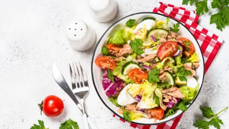 9 Keto Salad Recipes That Keep Things Low-Carb